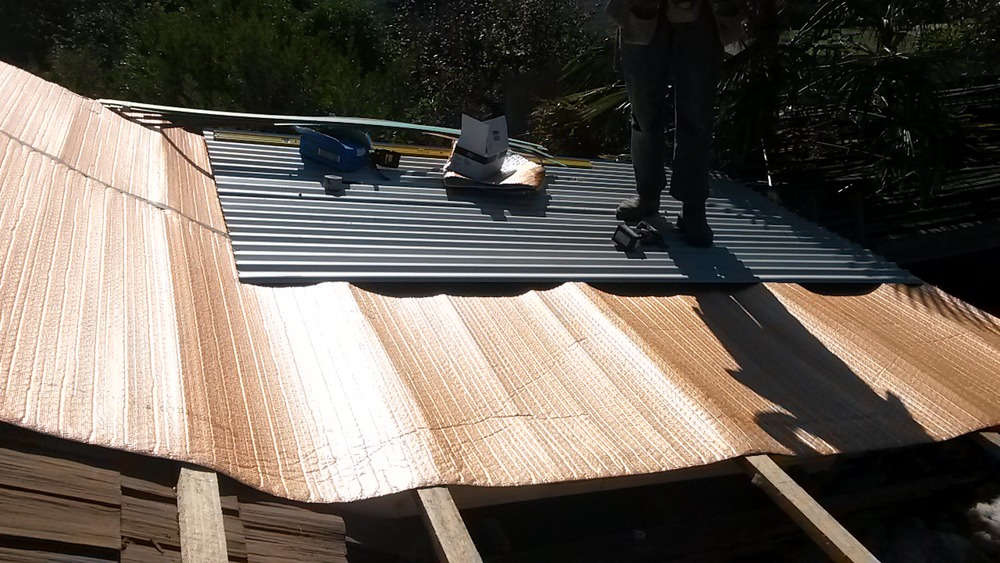  Aircell insulative sarking is draped over the roofing battens. 